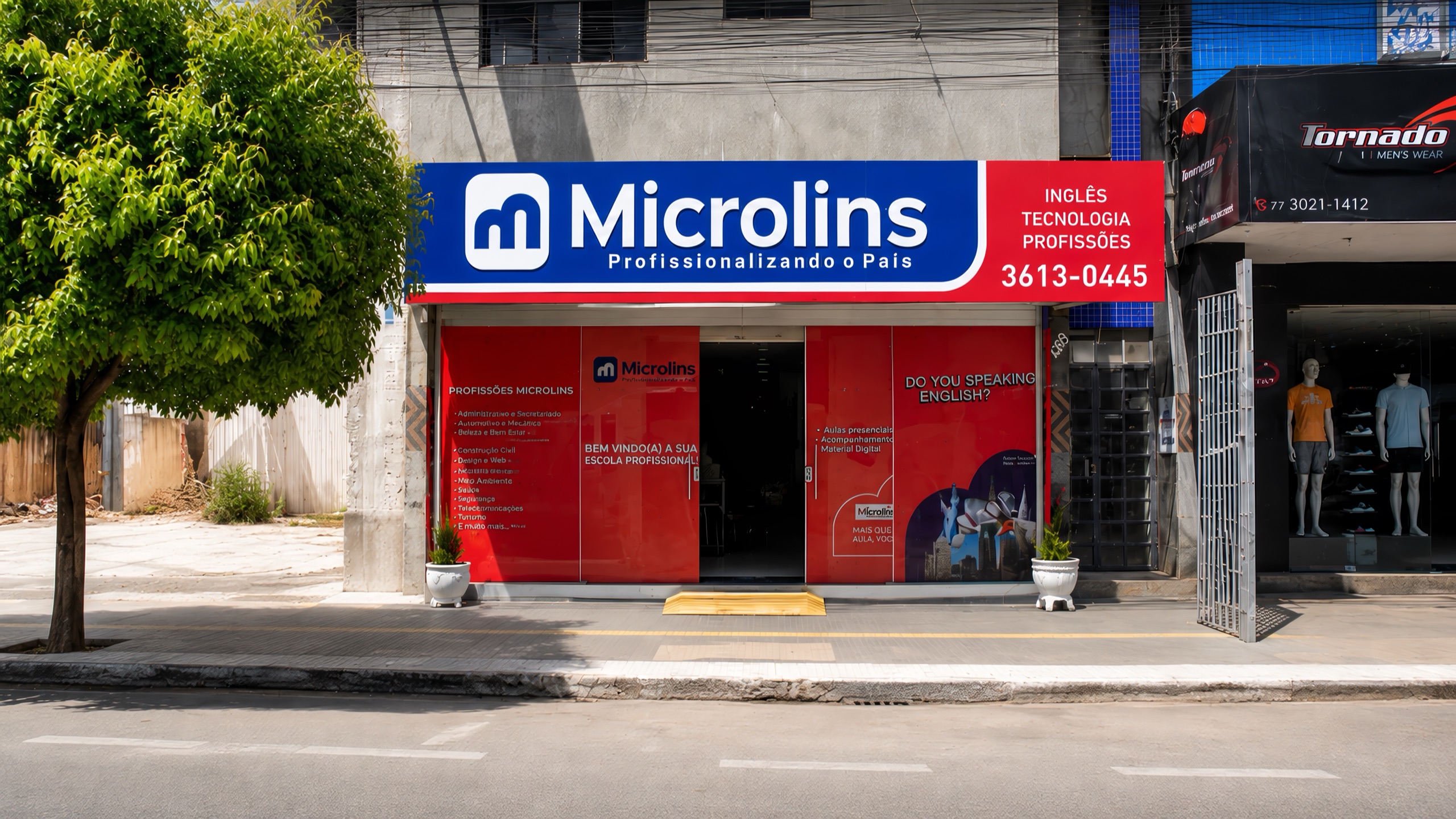 Fachada da Microlins Barreiras, Av. Benedita Silveira, 156
